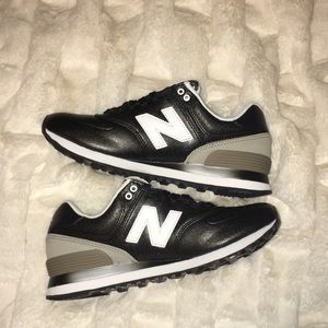 Women's New Balance sneakers